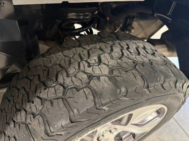 Used 2022 RAM 1500 Laramie w/ Off Road Group AWD/4WD image 29
