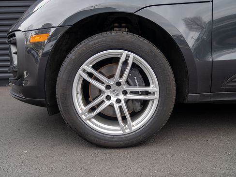 Certified 2026 Porsche Macan AWD/4WD image 23
