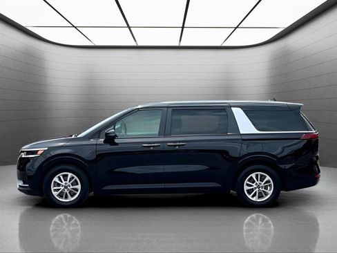 Used 2023 Kia Carnival LX FWD image 11