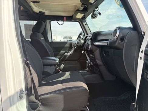 Used 2015 Jeep Wrangler Unlimited Sahara w/ Max Tow Package AWD/4WD image 47