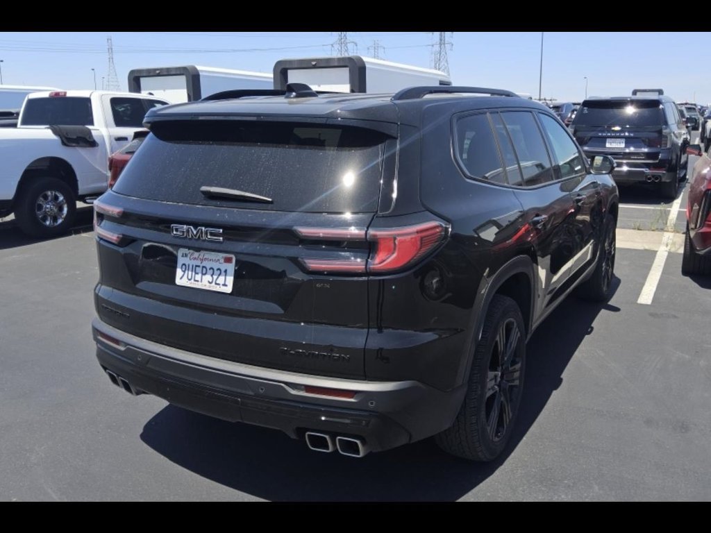 Used 2025 GMC Acadia Elevation w/ Black Edition FWD image 5