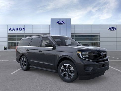 New 2026 Ford Expedition Active image 7