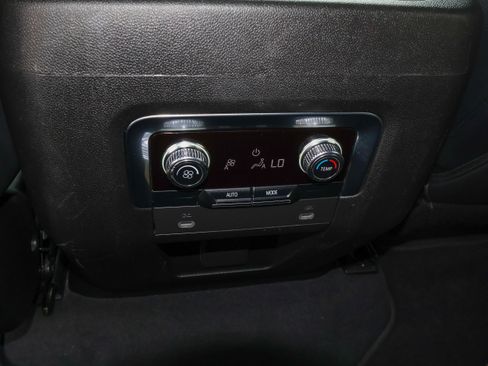 Used 2022 GMC Yukon SLE RWD image 16