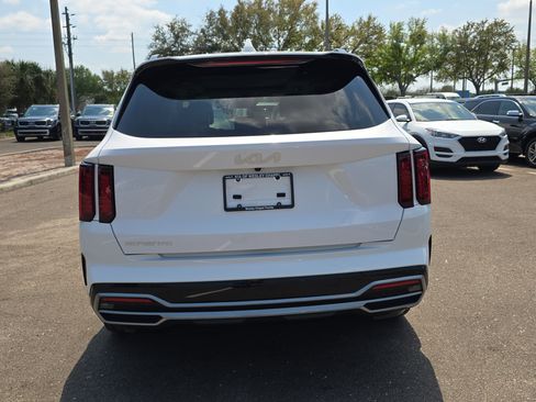 Certified 2023 Kia Sorento S w/ Panoramic Sunroof Package image 6