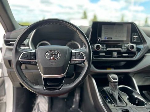 Used 2023 Toyota Highlander XSE AWD/4WD image 12