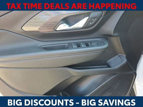 Used 2024 GMC Terrain SLE image 12