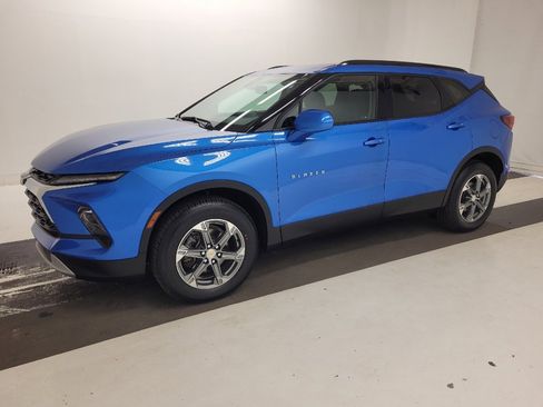 Used 2024 Chevrolet Blazer LT w/ Convenience Package FWD image 2