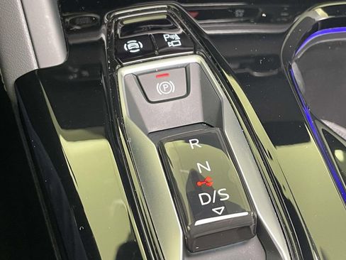 Certified 2025 Audi Q5 Premium w/ Convenience Package image 33