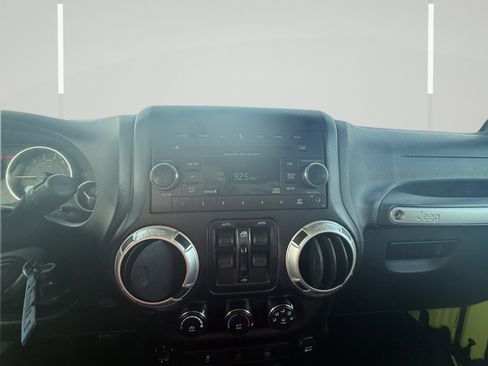 Used 2016 Jeep Wrangler Unlimited Sahara w/ Connectivity Group image 16