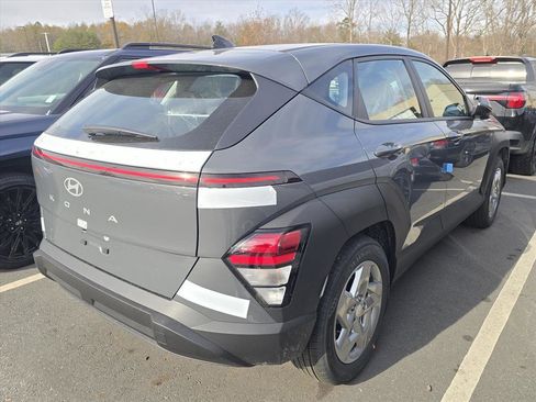 New 2026 Hyundai Kona SE image 3