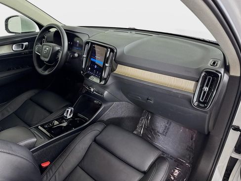 Used 2023 Volvo XC40 B5 Plus w/ Climate Package image 31