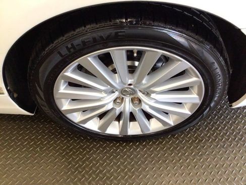 Used 2013 Lexus LS 460 w/ Comfort Pkg RWD image 28