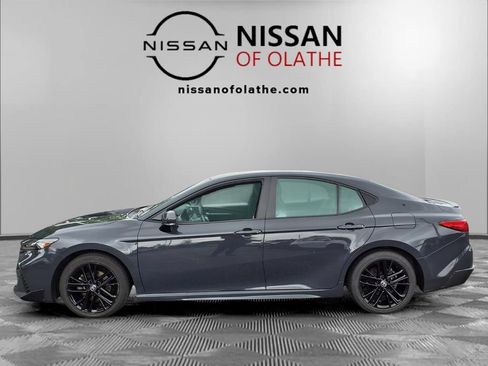 Used 2025 Toyota Camry SE FWD image 25