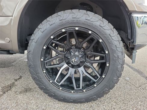 Used 2018 Ford F150 Lariat w/ Equipment Group 502A Luxury AWD/4WD image 6