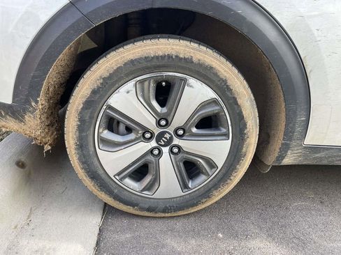 Used 2020 Kia Niro LX image 5