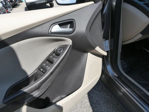 Used 2014 Ford Focus SE FWD image 14