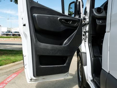 Used 2023 Mercedes-Benz Sprinter 2500 image 36