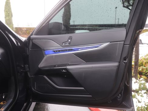 Used 2024 BMW 760i xDrive image 11