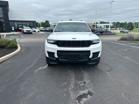 Used 2023 Jeep Grand Cherokee L Laredo AWD/4WD image 4