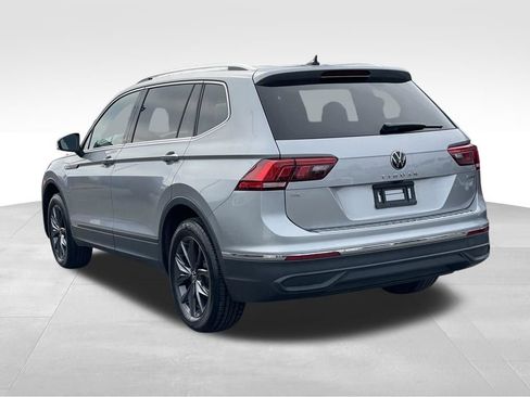 Used 2023 Volkswagen Tiguan SE w/ Panoramic Sunroof Package image 5