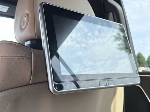 Used 2023 Cadillac Escalade ESV Premium Luxury AWD/4WD image 26