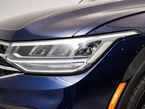 Used 2023 Volkswagen Tiguan SE w/ Panoramic Sunroof Package FWD image 15