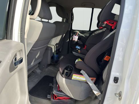 Used 2016 Nissan Frontier SV RWD image 9