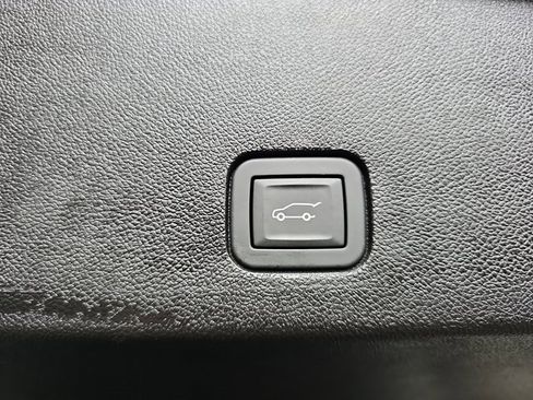 Used 2025 Cadillac XT6 Sport w/ Platinum Package image 15