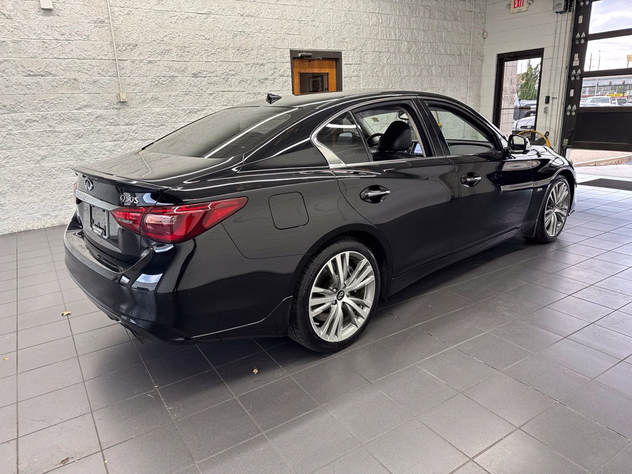 Used 2018 INFINITI Q50 Sport w/ Sensory Package (Sport) AWD/4WD image 8