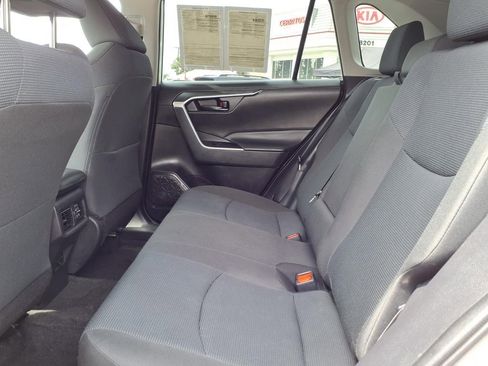 Used 2022 Toyota RAV4 LE AWD/4WD image 11