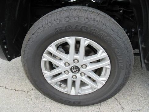 Used 2024 Toyota Tundra SR5 w/ SR5 Convenience Package AWD/4WD image 31