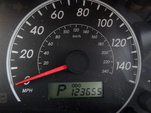 Used 2013 Toyota Corolla LE image 20