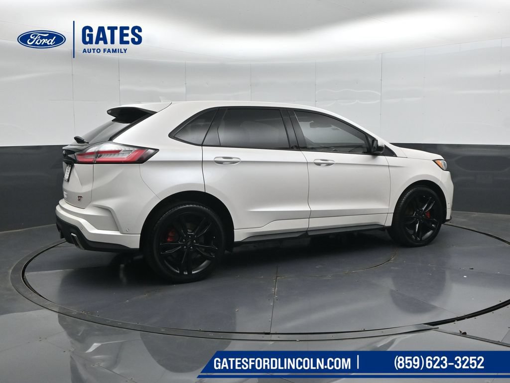 Used 2019 Ford Edge ST w/ Equipment Group 401A AWD/4WD image 2