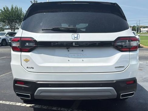 Used 2023 Honda Pilot Touring image 6