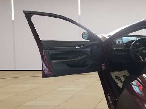 Used 2024 Nissan Altima 2.5 SV FWD image 10