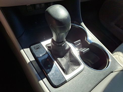 Used 2017 Toyota Highlander LE image 15