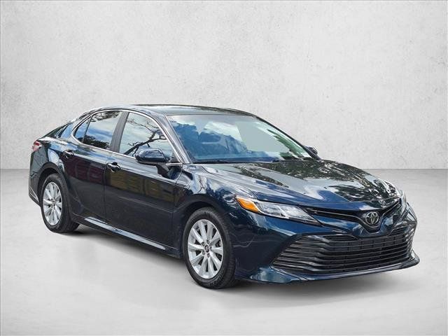 Used 2018 Toyota Camry LE FWD image 2
