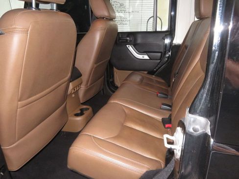 Used 2013 Jeep Wrangler Unlimited Sahara w/ Connectivity Group AWD/4WD image 24