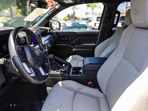 Certified 2025 Toyota 4Runner SR5 AWD/4WD image 18