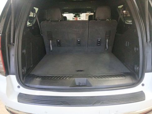 Used 2024 Chevrolet Suburban LT image 25