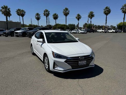 Used 2019 Hyundai Elantra SE FWD image 3