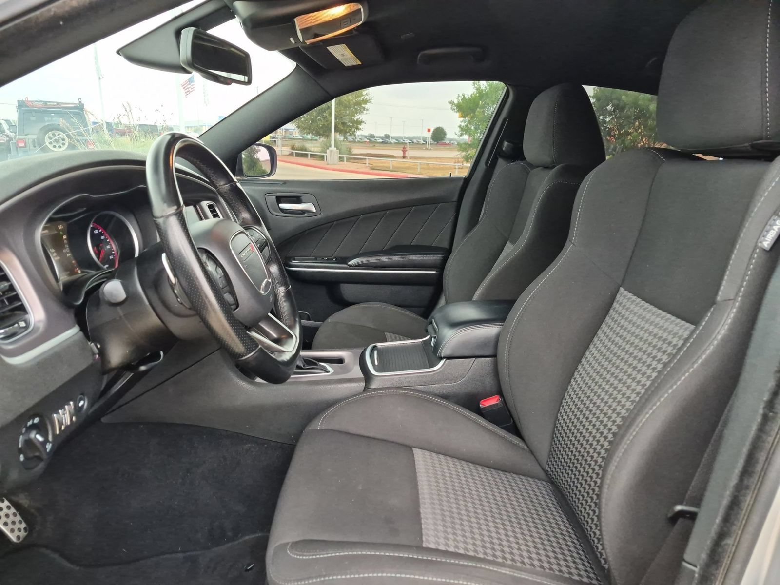 Used 2022 Dodge Charger R/T w/ Performance Handling Group RWD image 9
