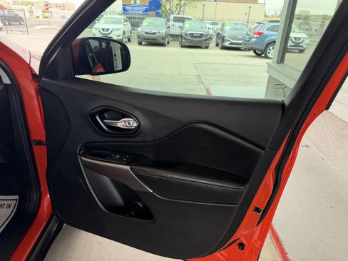 Used 2021 Jeep Cherokee Latitude image 13