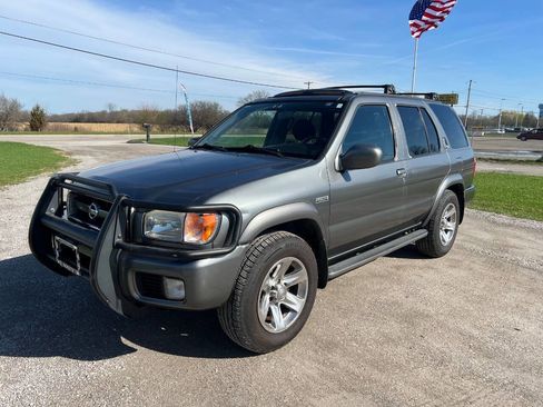 Used 2004 Nissan Pathfinder LE Platinum image 3