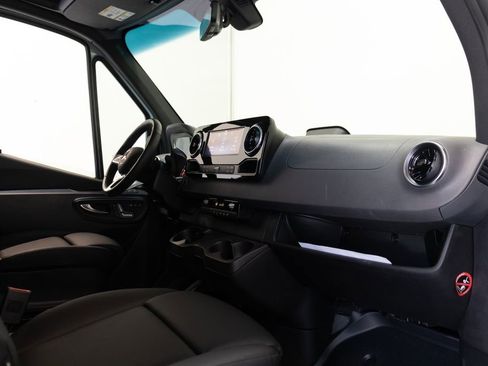 Used 2025 Mercedes-Benz Sprinter 2500 image 20