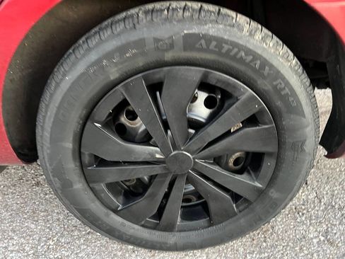 Used 2019 Nissan Versa SV image 28