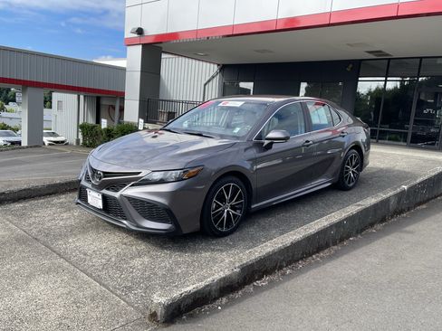Certified 2023 Toyota Camry SE w/ Cold Weather Package FWD image 4
