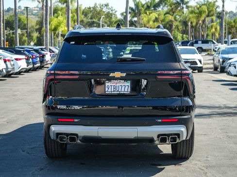 Used 2025 Chevrolet Traverse LT w/ Driver Confidence Package FWD image 5