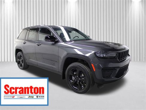 New 2025 Jeep Grand Cherokee Laredo image 1