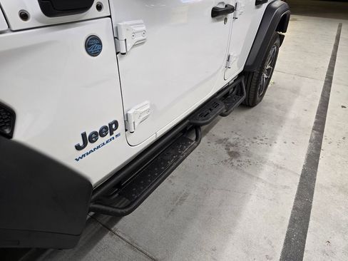 Used 2025 Jeep Wrangler Sport S image 12